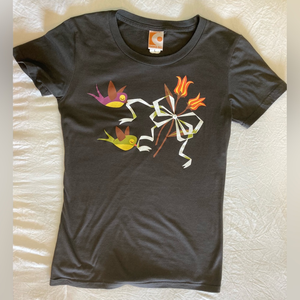Graphic Tee Gama-Go with Colorful Fish Design